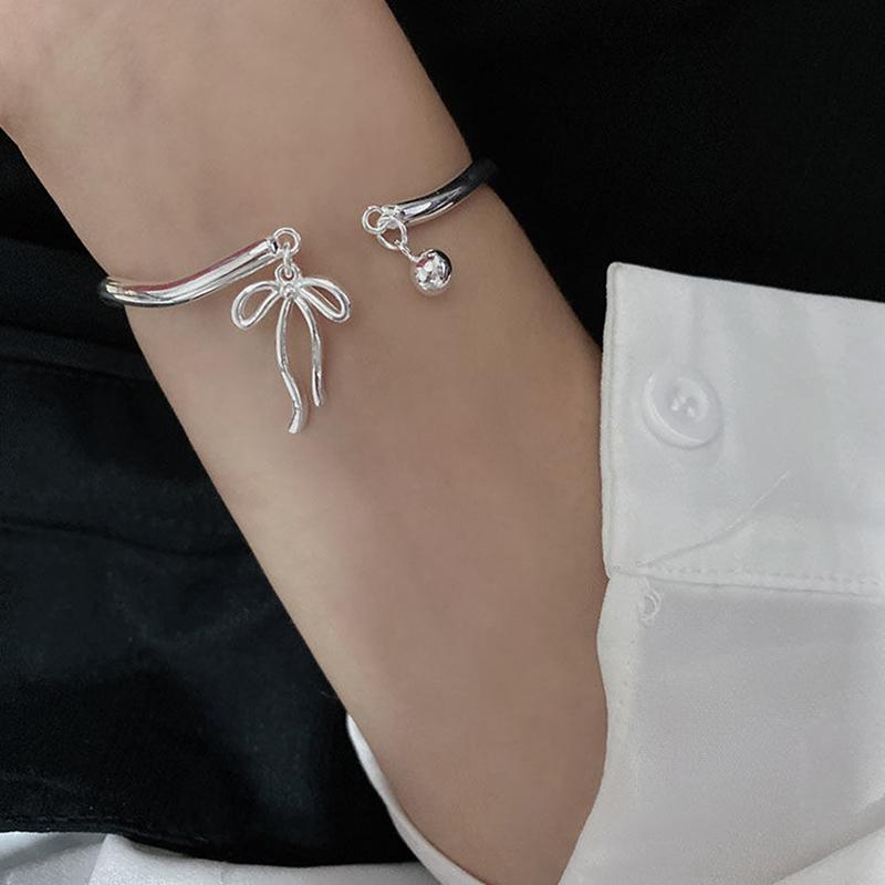 Fashion Bowknot Pendant Open Bracelets For Women Simple Temperament Light Luxury Bangle With Bell Aesthetic Party Jewelry