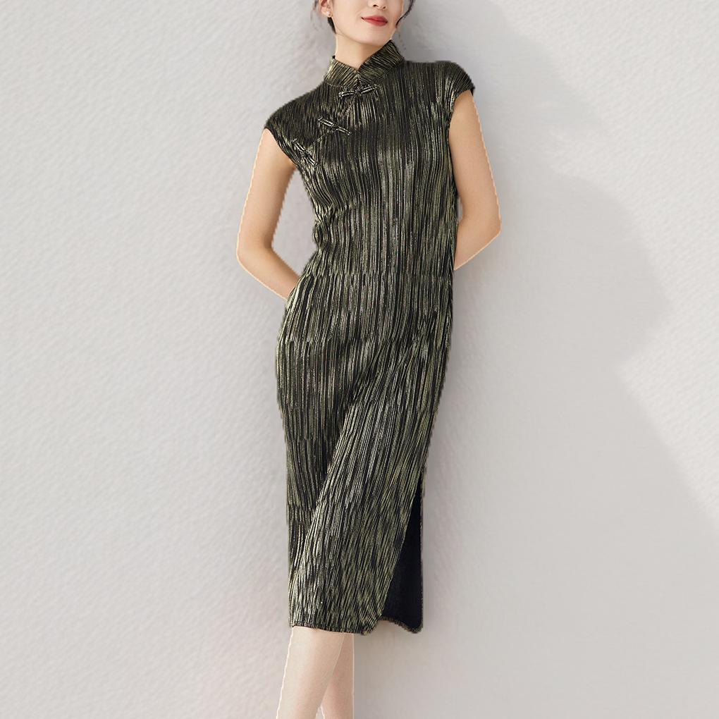 Modern Chinese Qipao: Slim-Fit Summer Dress with Slit and Button Detail