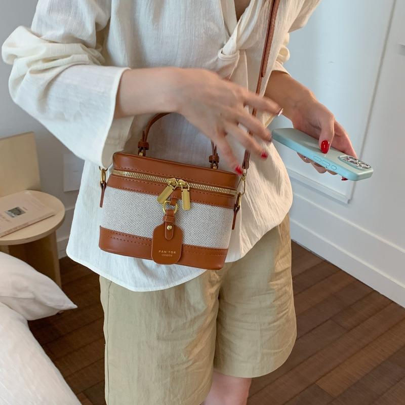 New niche design fashionable contrasting color cosmetic bag portable shoulder crossbody trendy women's bag