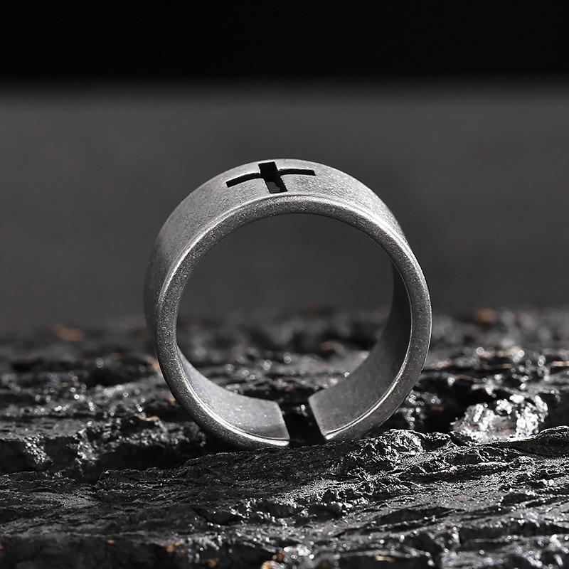 European and American Creative Personality Hipster Ring, Smearing Retro Old Titanium Steel Men's Hollow Cross Open Ring