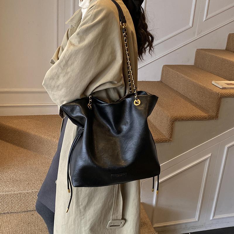 Drawstring Chain Fashionable Tote Bag, Large-capacity Commuting Lucky Bag, Elegant Single-shoulder Large Bag