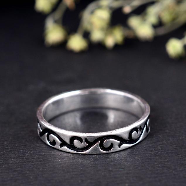 Oxidized Silver Band Ring | Continuous Scroll Wave Pattern | Minimalist Stacking Ring | Vintage Look Unisex Jewelry