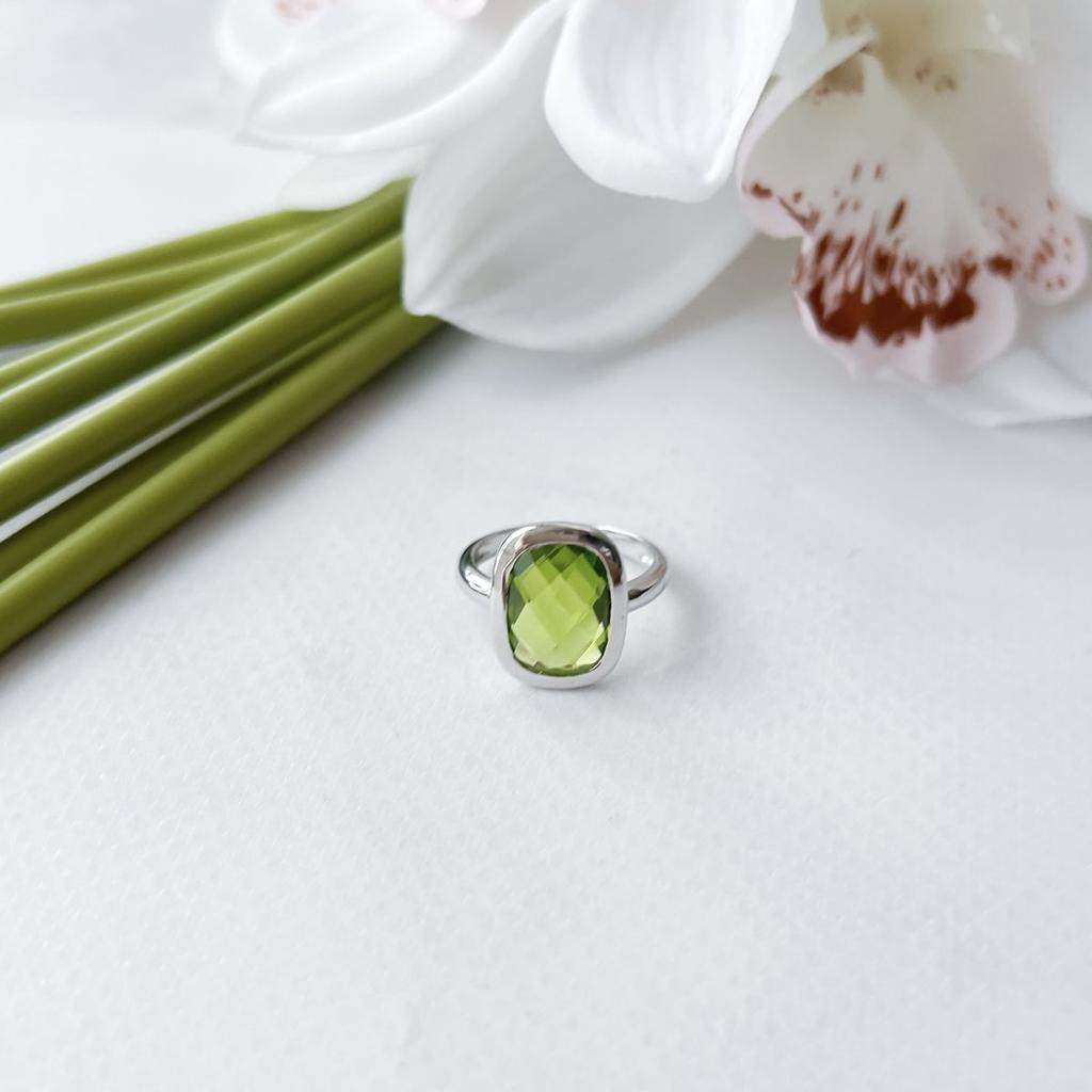 Серебряное кольцо с хризолітом 6.933ct, вес изделия 4,06 гр (2150701)