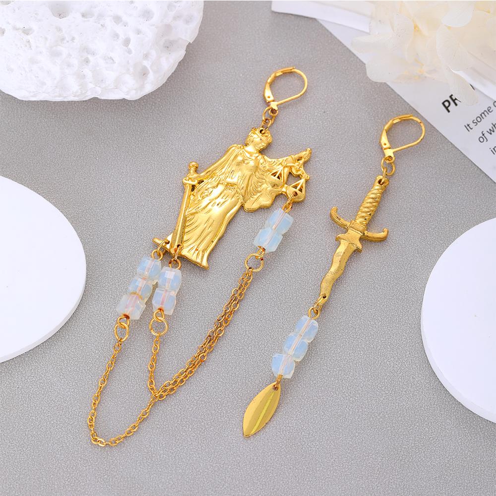 

Асимметричные серьги-подвески «Леди Правосудие и Меч», позолоченные, с хрустальными бусинами, с цепочкой Uniform size золотистый