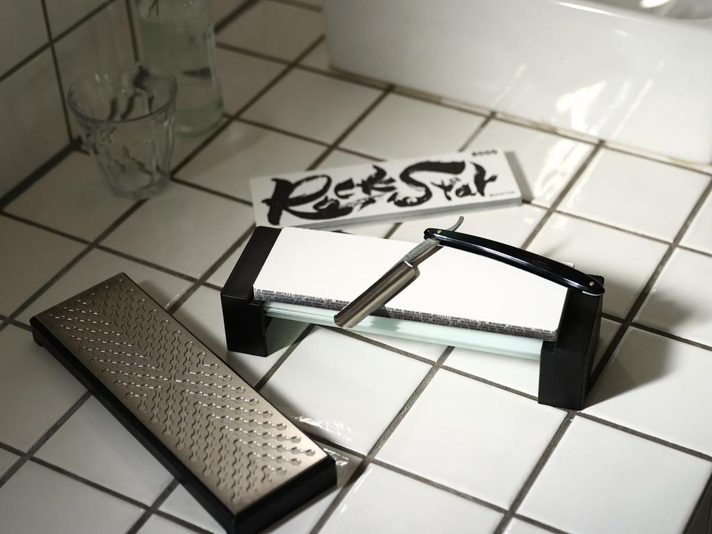 Shapton RockStar Model 1000 with Stainless Steel Storage Case, 11 Micro Class/TYPE WA Medium Grindstone, 60202