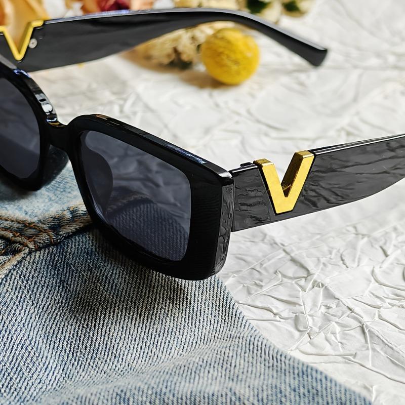 Trendy Black Cat-eye Women's Fashion Glasses - Retro PC Frame with Golden "V" Logo