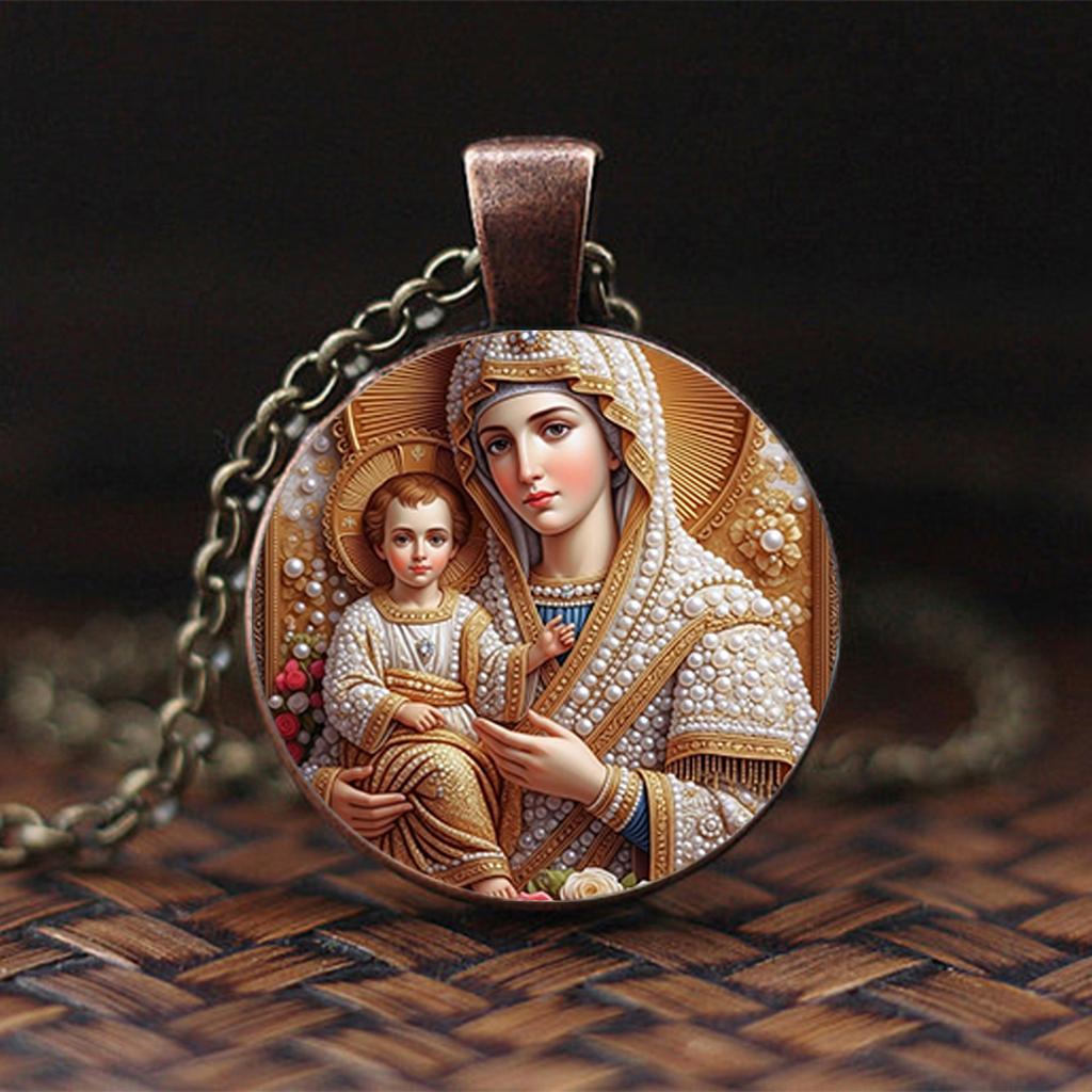 Diese Anhängerkette mit der Jungfrau Maria und dem Jesuskind ist ein religiöses Accessoire, das für den täglichen Gebrauch geeignet ist.