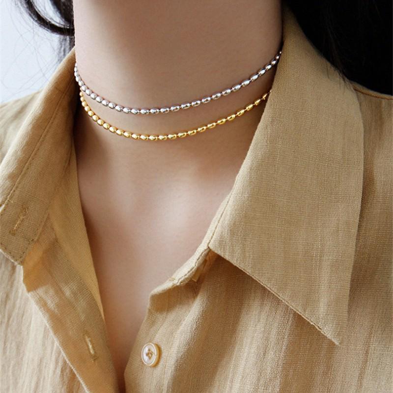 Collier ovale rétro français à perles pour femmes: Chaîne clavicule simple, luxueuse, polyvalente à plusieurs rangs
