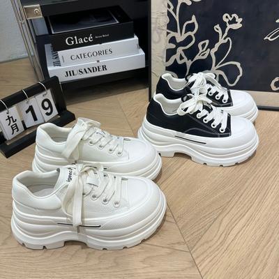Ster met dezelfde dikzool witte schoenen, dames 2025 nieuwe herfst leren schoenen, veelzijdige casual zwart-witte verhogende board schoenen