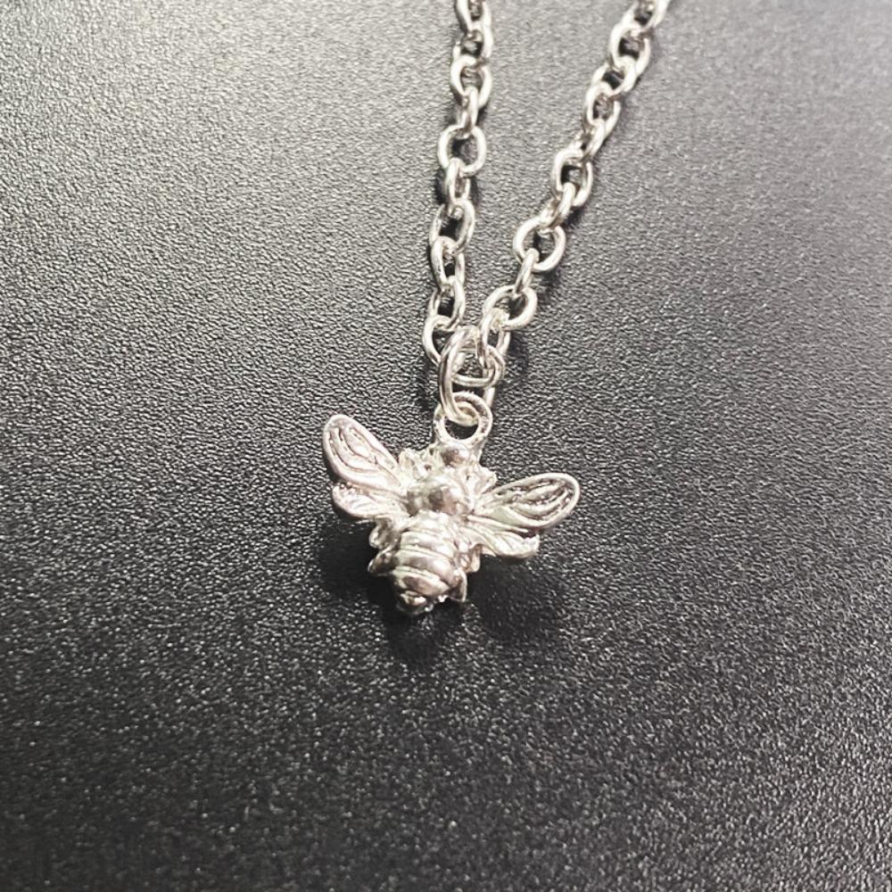 Fashion Cute Silver Color Stereo Insect Little Bee Pendant Necklace for Women Men Exquisite Personality Collar Chain Jewelry