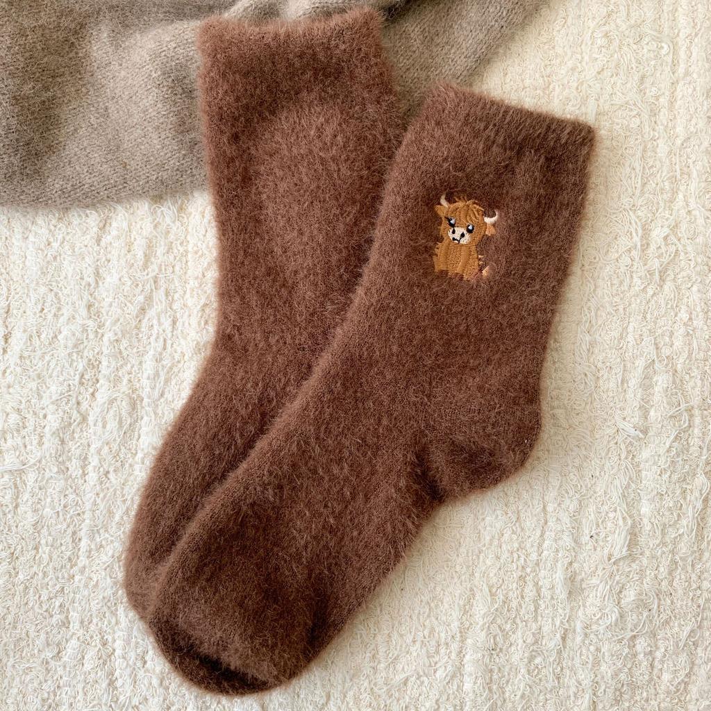 10-1 pairs Autumn and Winter Coffee Colored Cartoon Cow Embroidery Women's Socks with Thick Velvet and Warm Socks for Home Flooring, Mid Tube Socks