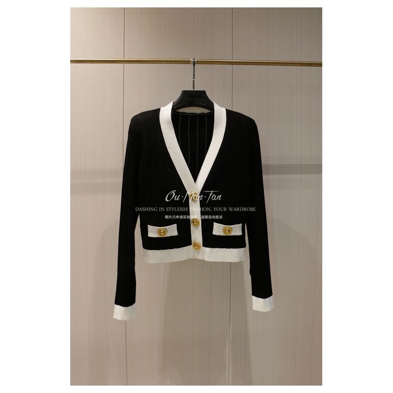 

French style Graceful Black and White Color Matching Gold Buckle V-neck Long sleeve Knit cardigan Top Knit sweater Outerwear Short Women Black M