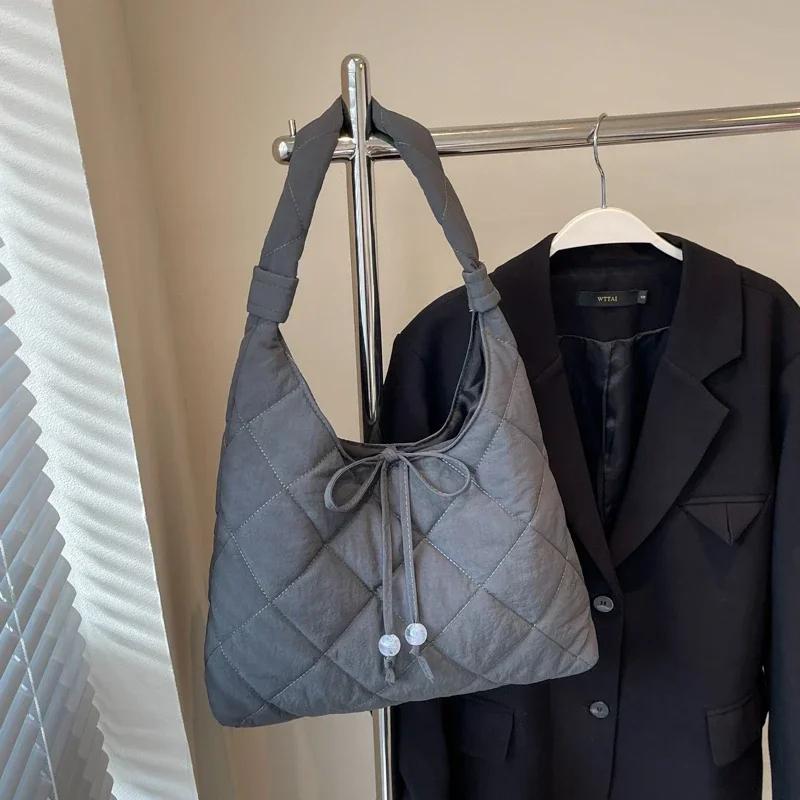 Large traveling bag for women  new fashion arc bag autumn popular canvas armpit bag simple wild