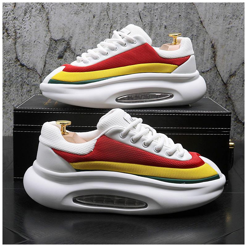 Mode Herr Sneakers Andningsbara Vita Röda Kanvas Skor för Man Casual Sport Andningsbara Herr Vulcaniserade Skor Lätta Nätmaterial Skodon