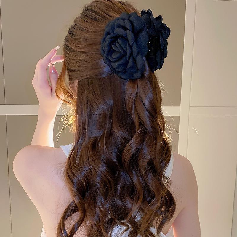 Korean Fashion Flower Hair Clip: Sweet Girl Shark Claw for Updos - Fresh, Stylish Hair Accessory