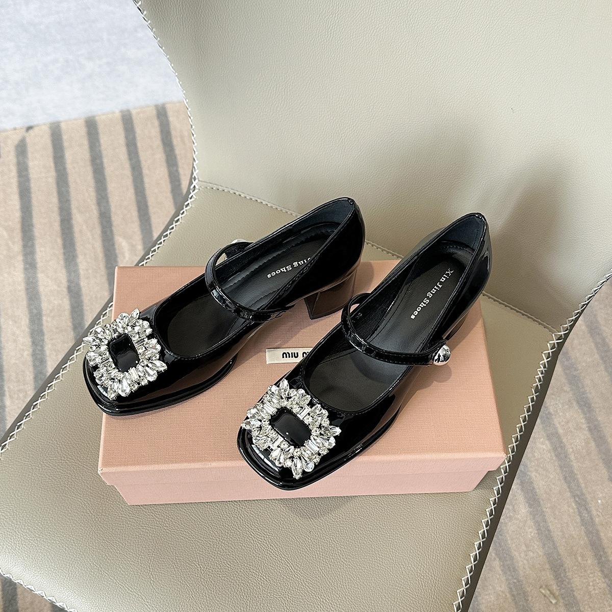 

A66-1 Internet celebrity square buckle rhinestone single shoes women s new French square head thick heel one-word buckle belt medium heel Mary Jane sh 35 чёрный