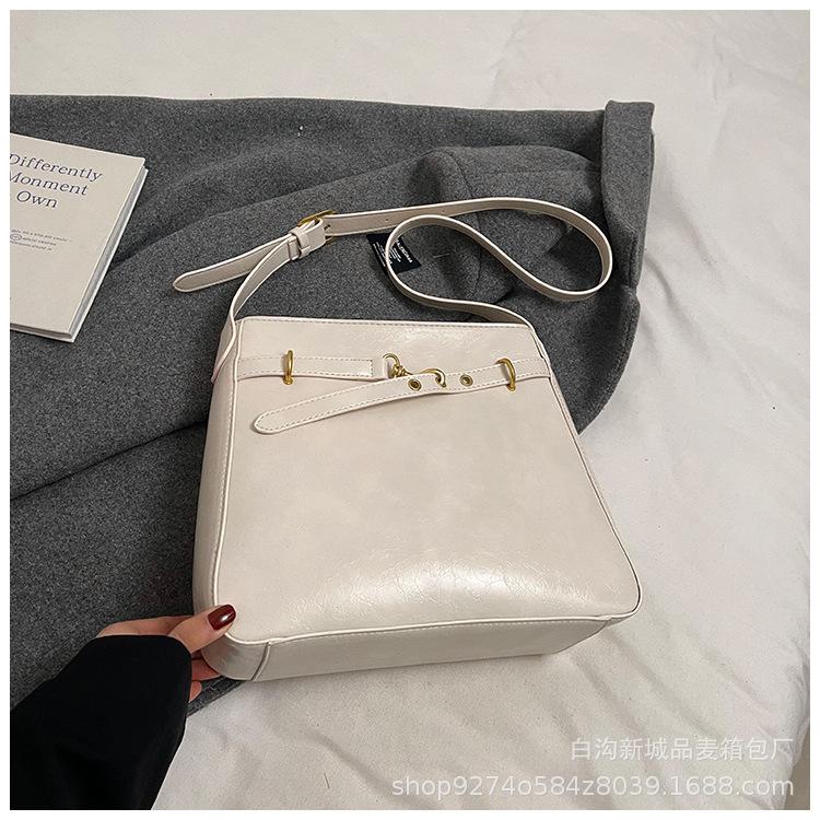 

Premium Sense Merad Tote Bag Women s Autumn 2025 Vintage Versatile Shoulder Bag Large Capacity Commuter Bag