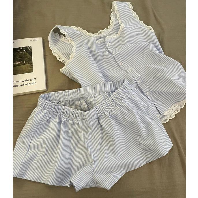 

Lace cute hellokitty pajamas women s summer new suspender shorts summer loungewear suit can be worn outside S [recommendation 35-40kg]