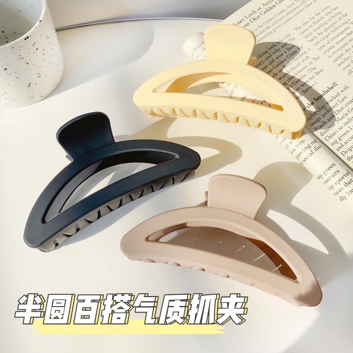 

Coffee color system oversized grab clip Korean version retro temperament hairpin semi-round shark clip