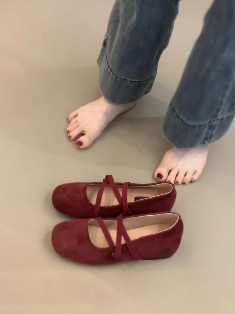 

Sheepskin version~ retro round head cross word with ballet shoes shallow mouth temperament inner height increase Mary Jane single shoes women 40 красный