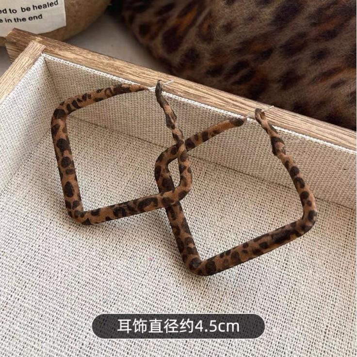 Retro Hong Kong Style Leopard Print Geometric Square Earrings Women's 111 Silver Needle Temperament High-end Earrings Light Luxury Fashion Earrings