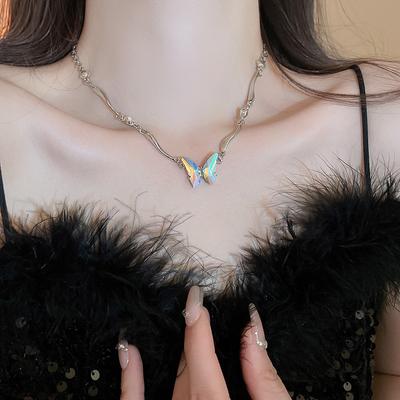 GemChic Damski Wykwintny Magiczny Kolor Wstawka Cyrkon Łańcuszek Motyl Wisiorek Naszyjnik Słodki Urodziny Boże Narodzenie Biżuteria Prezent
