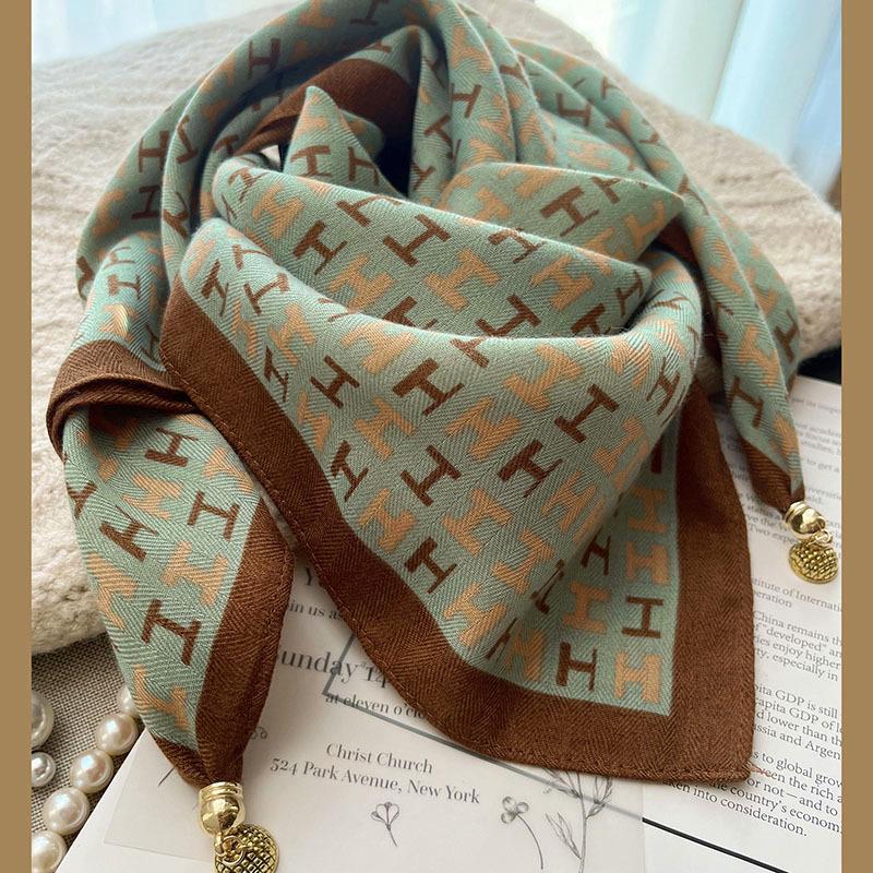 Spring & Autumn Silk Scarf: High-End Korean Style, Magnetic Buckle, Neck Protection, Versatile Temperament, Women's Square Scarf