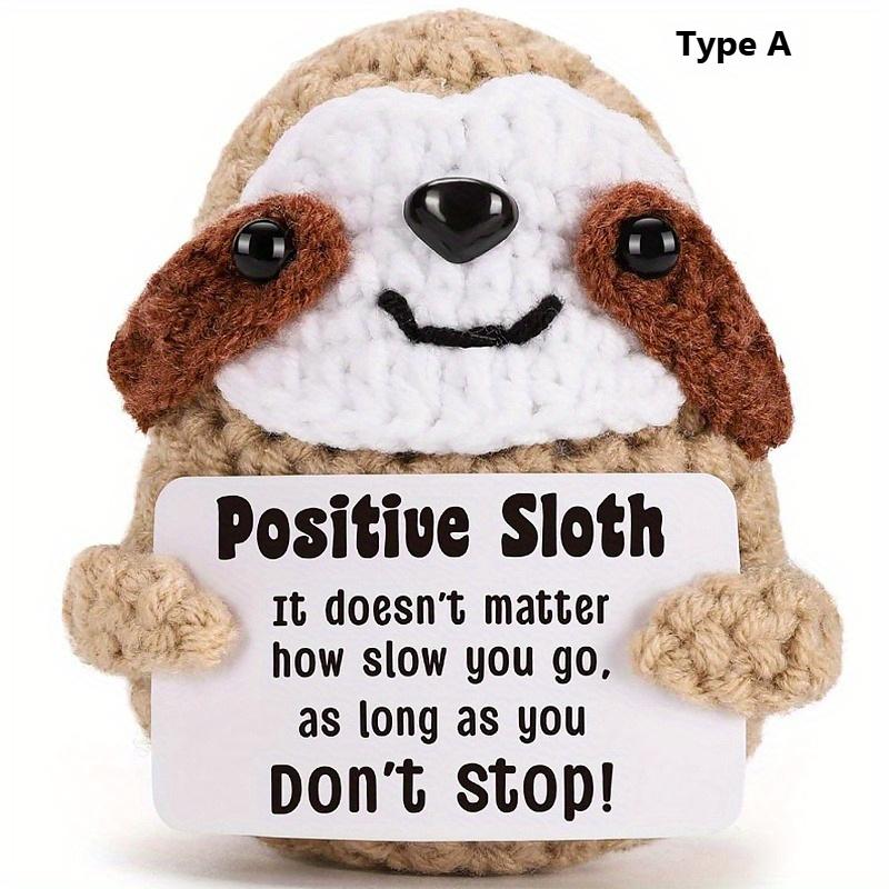 

Миниатюрная фигурка ленивца ручной работы, связанная крючком, 1 шт. - Полиэстеровые кукольные украшения - Декор для стола с позитивным посланием, Идеально для брелока для сумки своими руками, Автомобильный аксессуар Type A