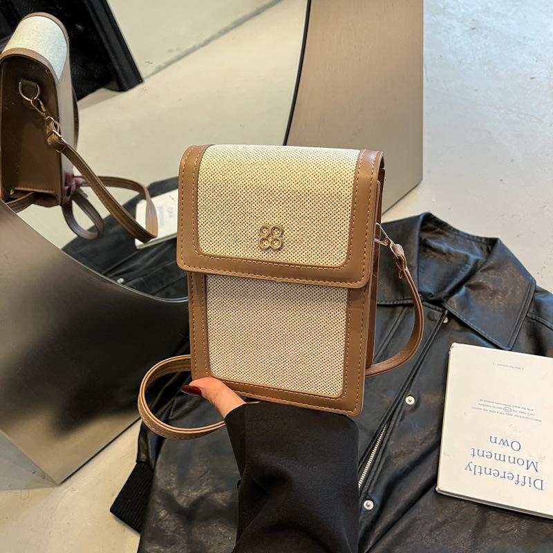 

This year s popular contrasting color mobile phone bag, the new 2025 versatile and lightweight messenger bag, foreign style summer super fire small s хаки
