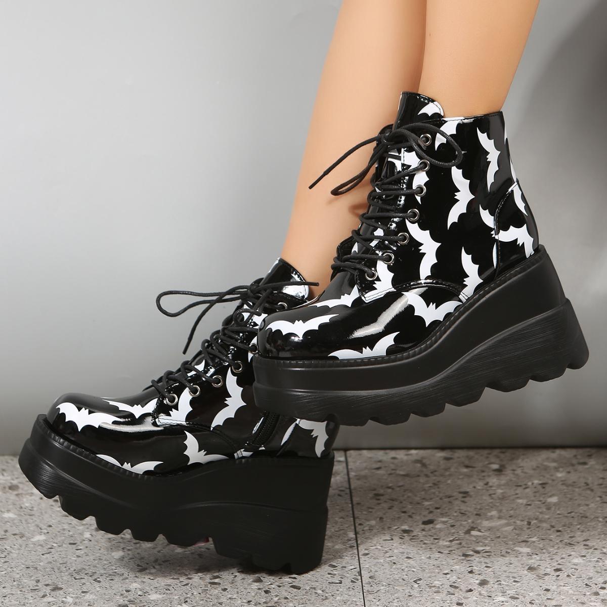 Женские ботинки на танкетке — фото 4