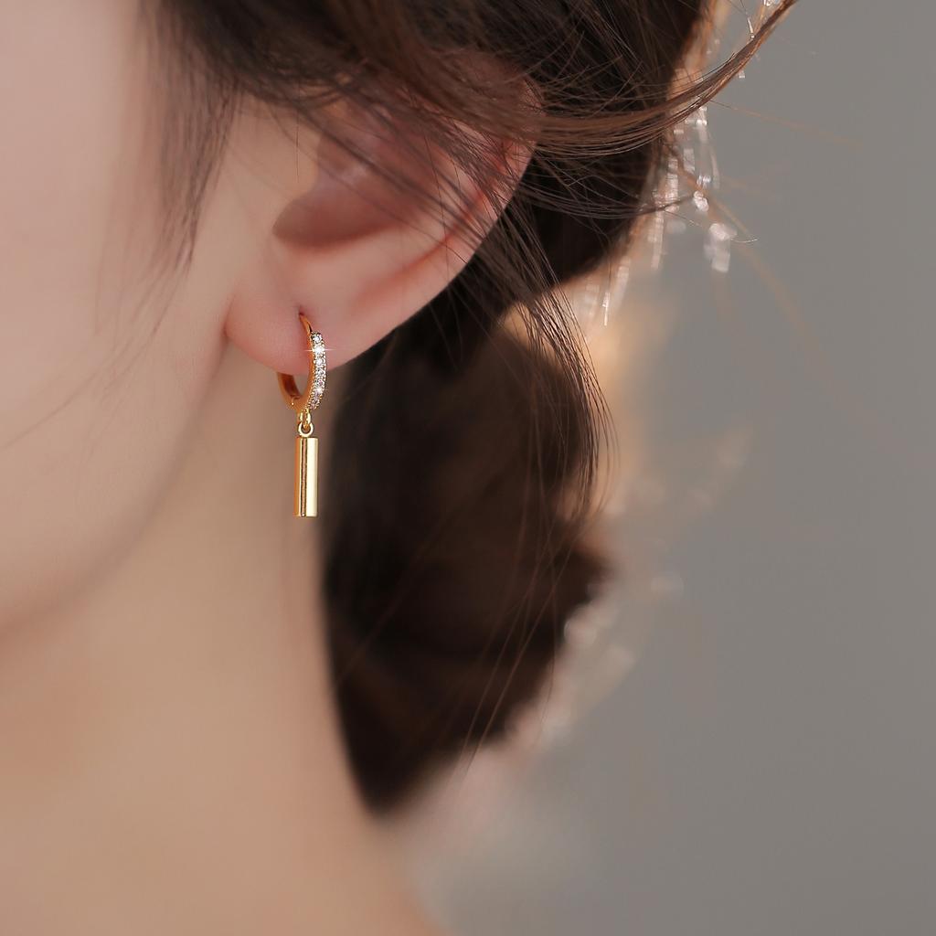 Proste i minimalistyczne kolczyki geometryczne w kształcie walca, niszowy design z nutą luksusu, wysokiej klasy, nowe, modne kolczyki zapinane na klamrę