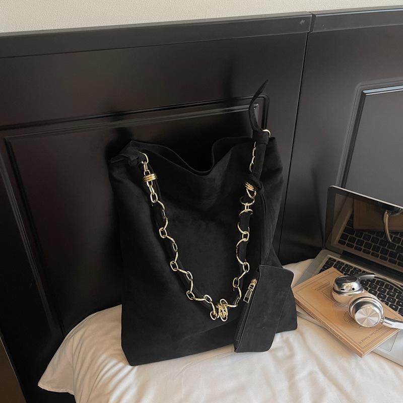 

Casual large-capacity bag women s new high-end retro messenger bag commuter shoulder tote bag чёрный