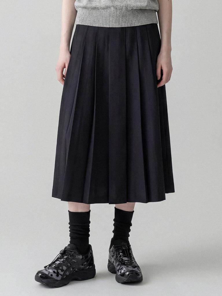 STAY WITH ME Pleated Midi Skirt_Black