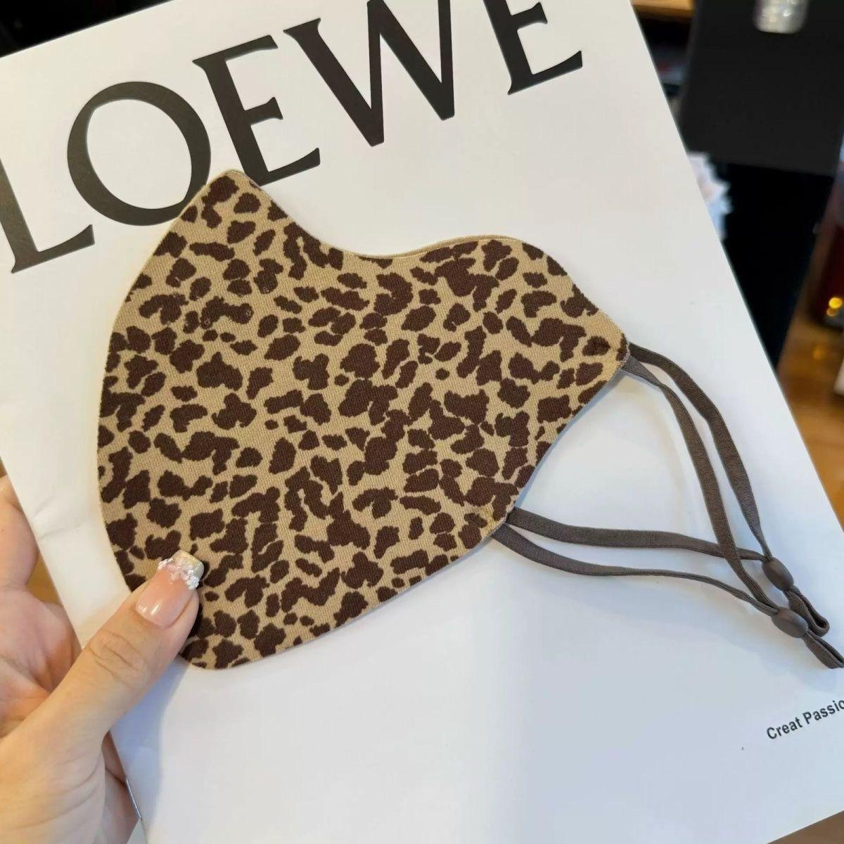 

Leopard Print 3D Windproof Face Mask for Women – Warm, Fashionable, and Versatile for Autumn and Winter