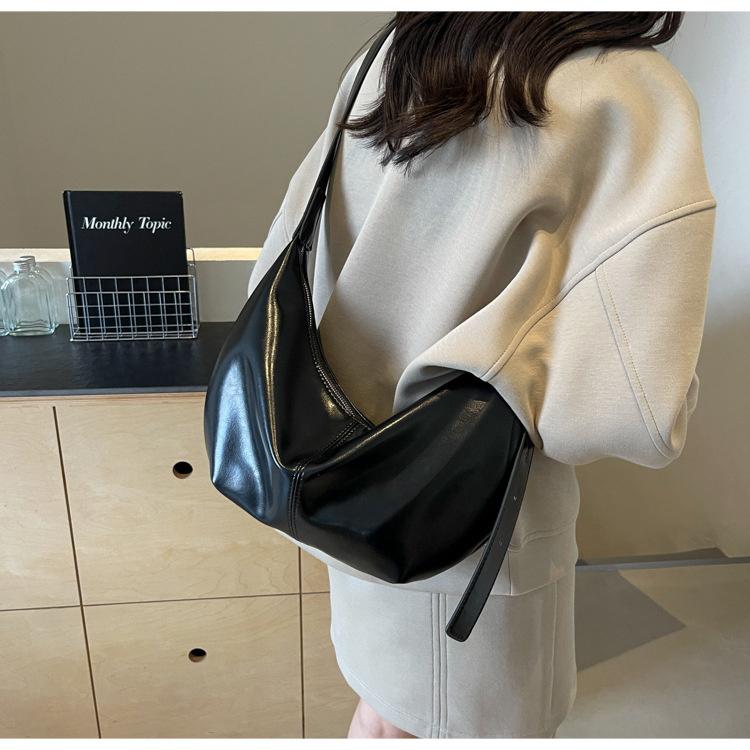 Ielgy Retro Large Capacity Tote Bag Fashion Niche Casual Pleated Commuter Dumpling Bag