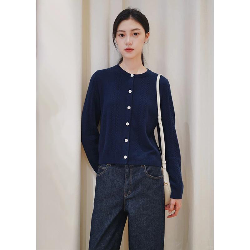 2024 Early Autumn Women's College Style Knit Wool Cardigan: Classic Long Sleeve Pullover for Casual Commuters.
