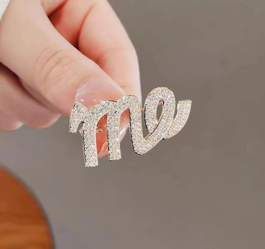 Letter Brooch Corsage Golden Style Suit Cardigan Suit Pin Anti-glare Button Overcoat with Accessories