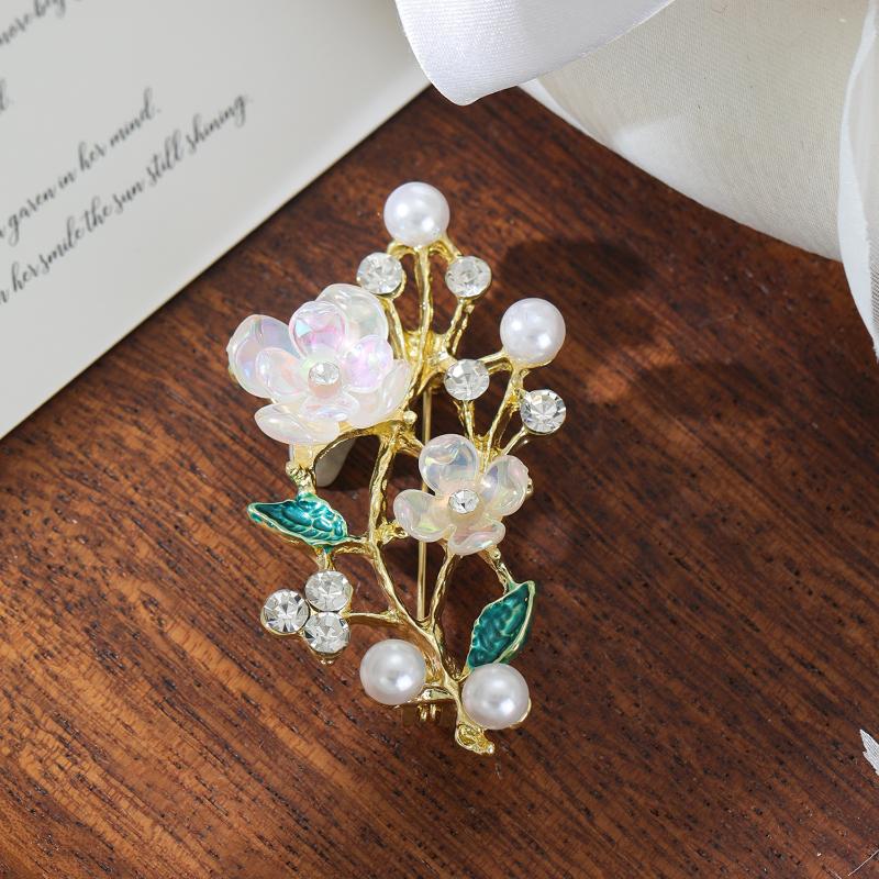 Elegant Flower Pearl Brooch Gold Tone Shell Petal Lapel Pin For Women Suit Coat Dress Jewelry Gift