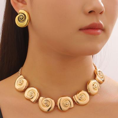 Necklace Earrings Set Exaggerated Snail Pendant And Earrings with Metallic Luster Bohemian Summer Party Jewelry for Beach Vacation And Party Wear