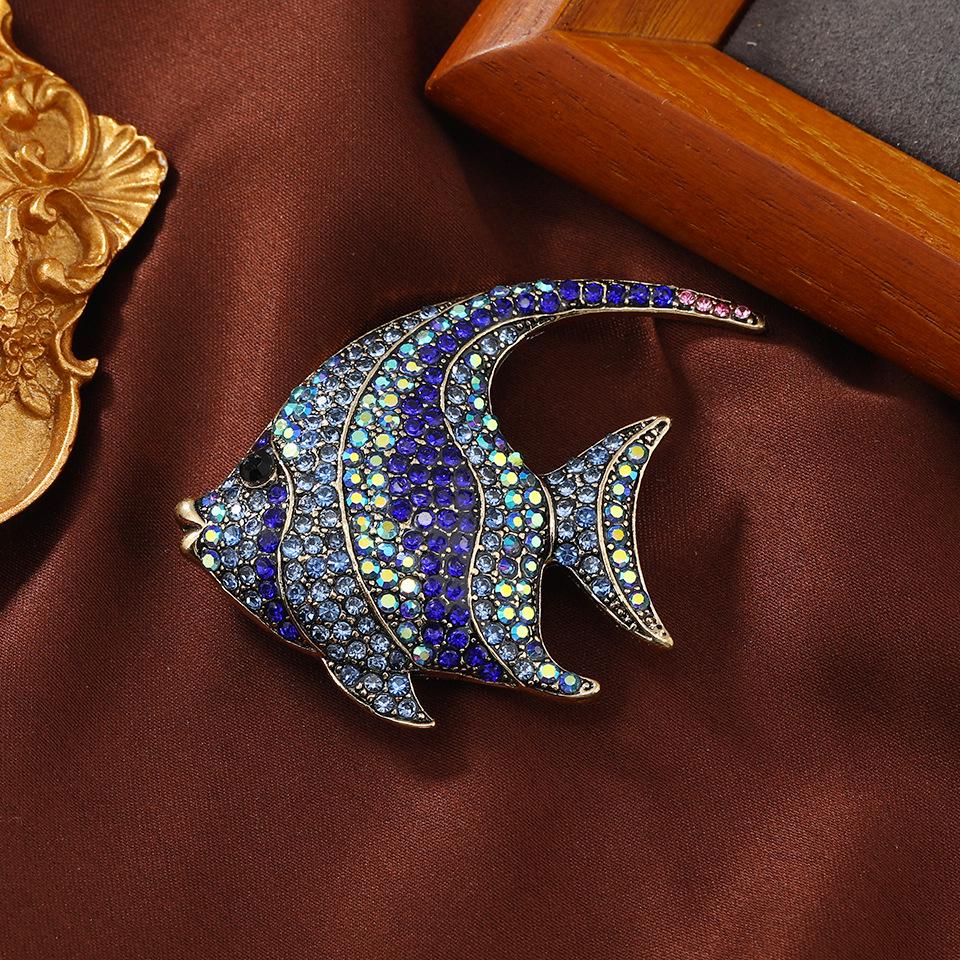 

Tropical Fish Rhinestone Brooch: Cute Cartoon Corsage Pin for Coats