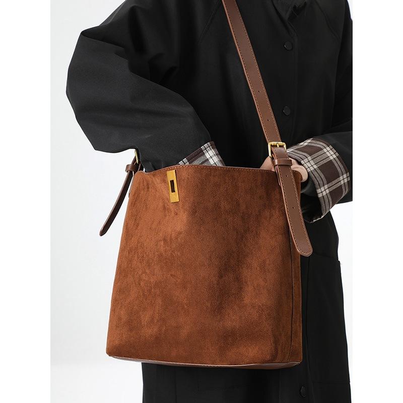 Bucket Bag Women'S Bag Large Capacity Commuter Bag Shoulder Suede Retro Messenger Bag Luggage