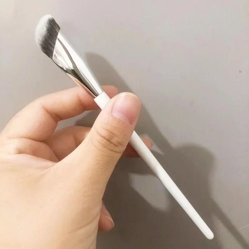 

Makeup Concealer Brush for under Eye Cream Corrector Blending Liquid Foundation Nose Contour Professional Wholesale белый