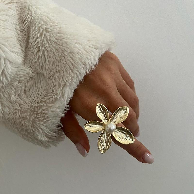 Rings, Electroplated Pearl Jewelry, Alloy Flower Jewelry, Niche High-end Light Luxury Rings, Women's Accessories