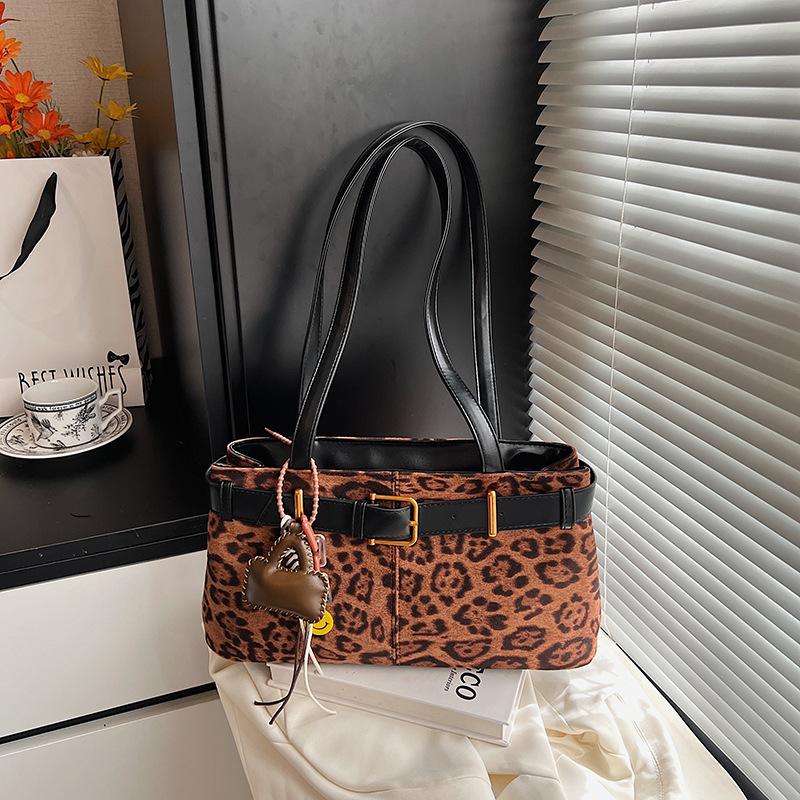 Premium texture retro leopard print single shoulder underarm bag women's 2025 new autumn and winter large-capacity commuter baguette bag
