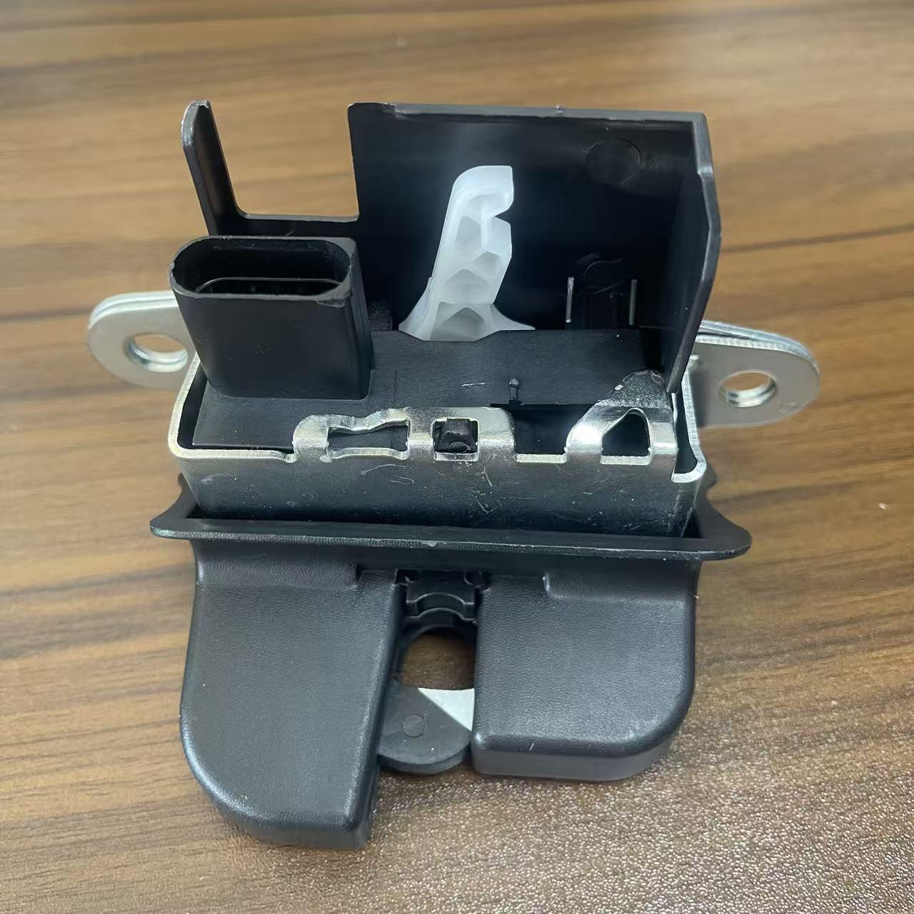 

2SD827505 and 2G6827505: Compatible with Volkswagen trunk lock mechanisms 2G6827505B. 2G6827505