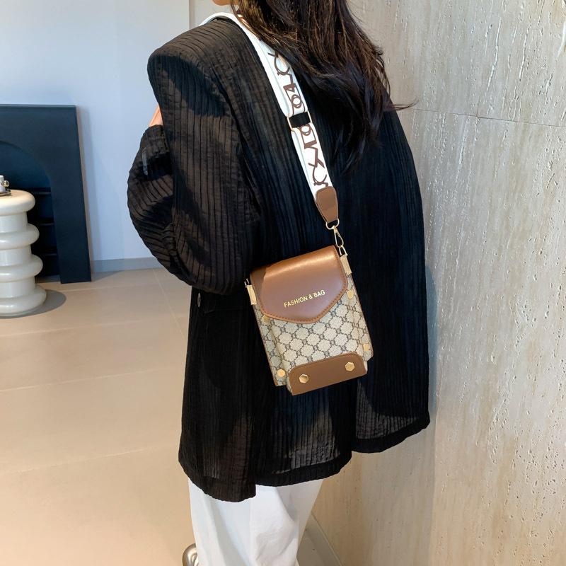 Fashion Is Popular This Year 2025 Summer Casual Small Fresh Mobile Phone Bag Women's Bag New Trendy and Beautiful Shoulder Small Square Bag