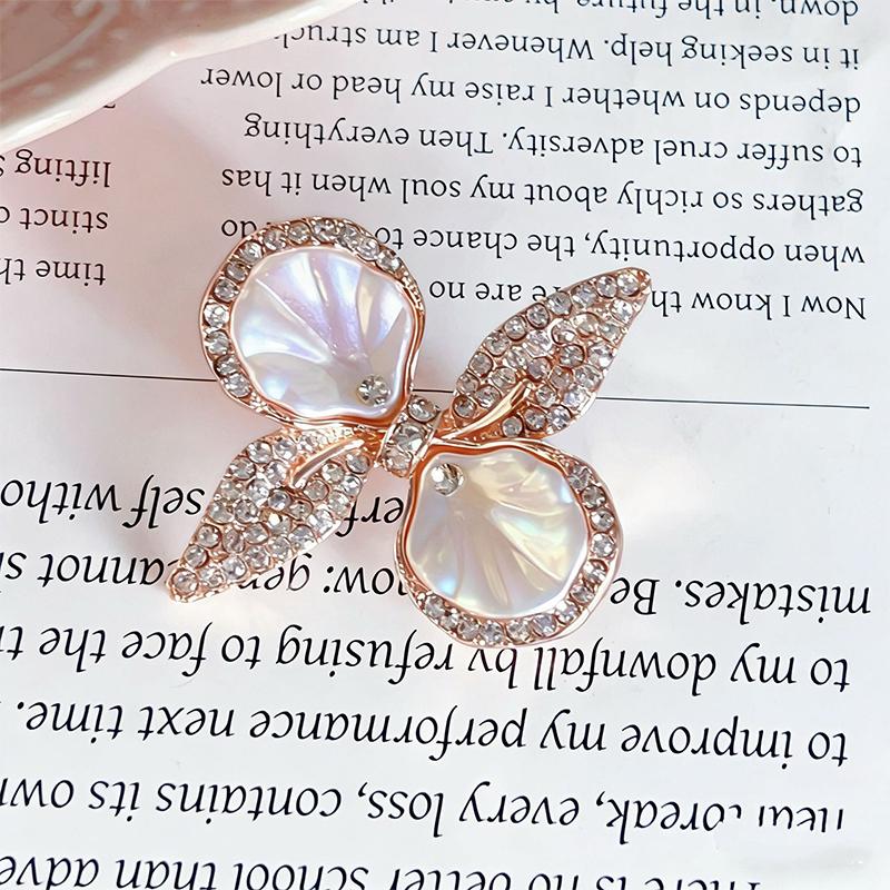 

High-End Sparkling Pearl Flowers Brooch Corsage For Women Luxury Clothing Accessory Waist-Cinching Brooch Jewelry Gift