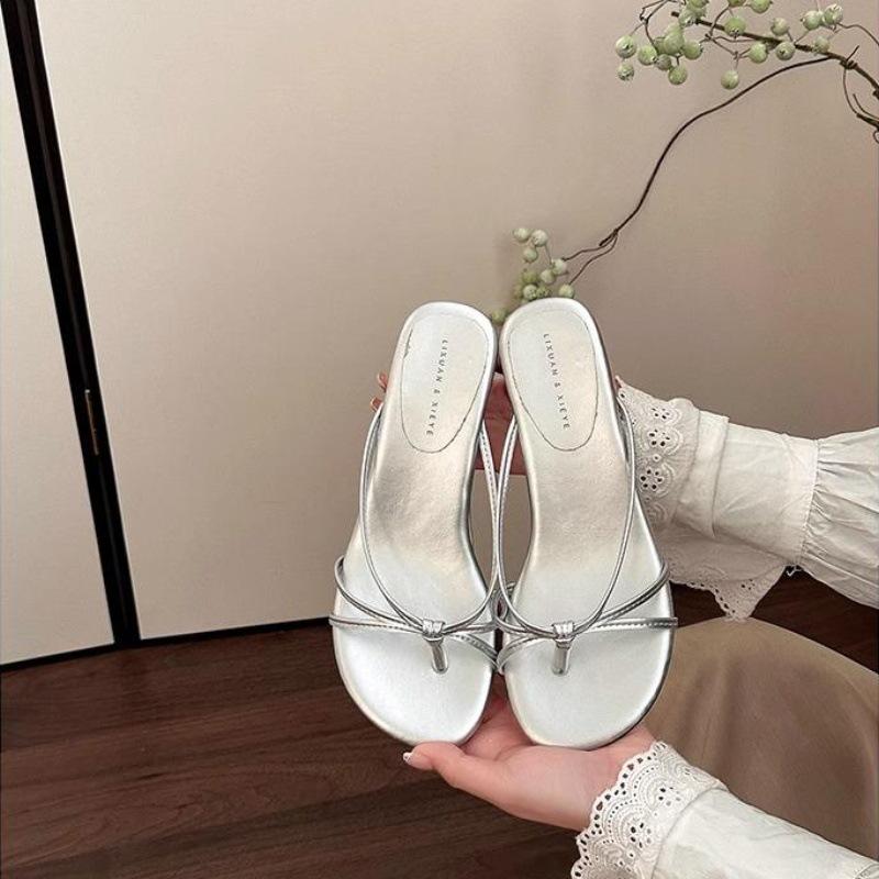 Wedge heel retro toe slippers women's new summer wear seaside beach French small sandals high heels in 2025