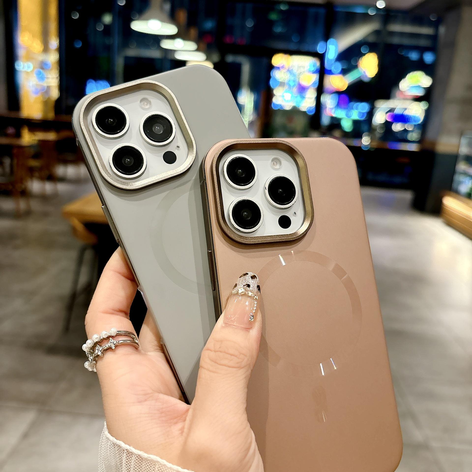 

Преміальний металевий чохол з магнітною бездротовою зарядкою для iPhone 17 Pro Max iPhone 14 Pro Max золотий/пустельний