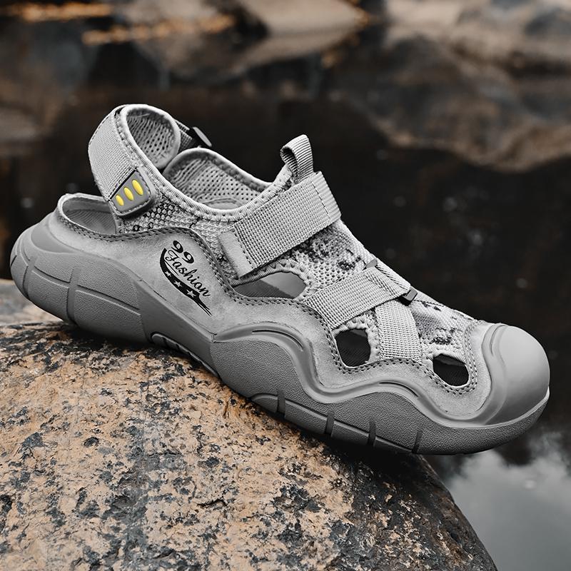 Men’s Closed Toe Water Sandals Outdoor Hiking Shoes